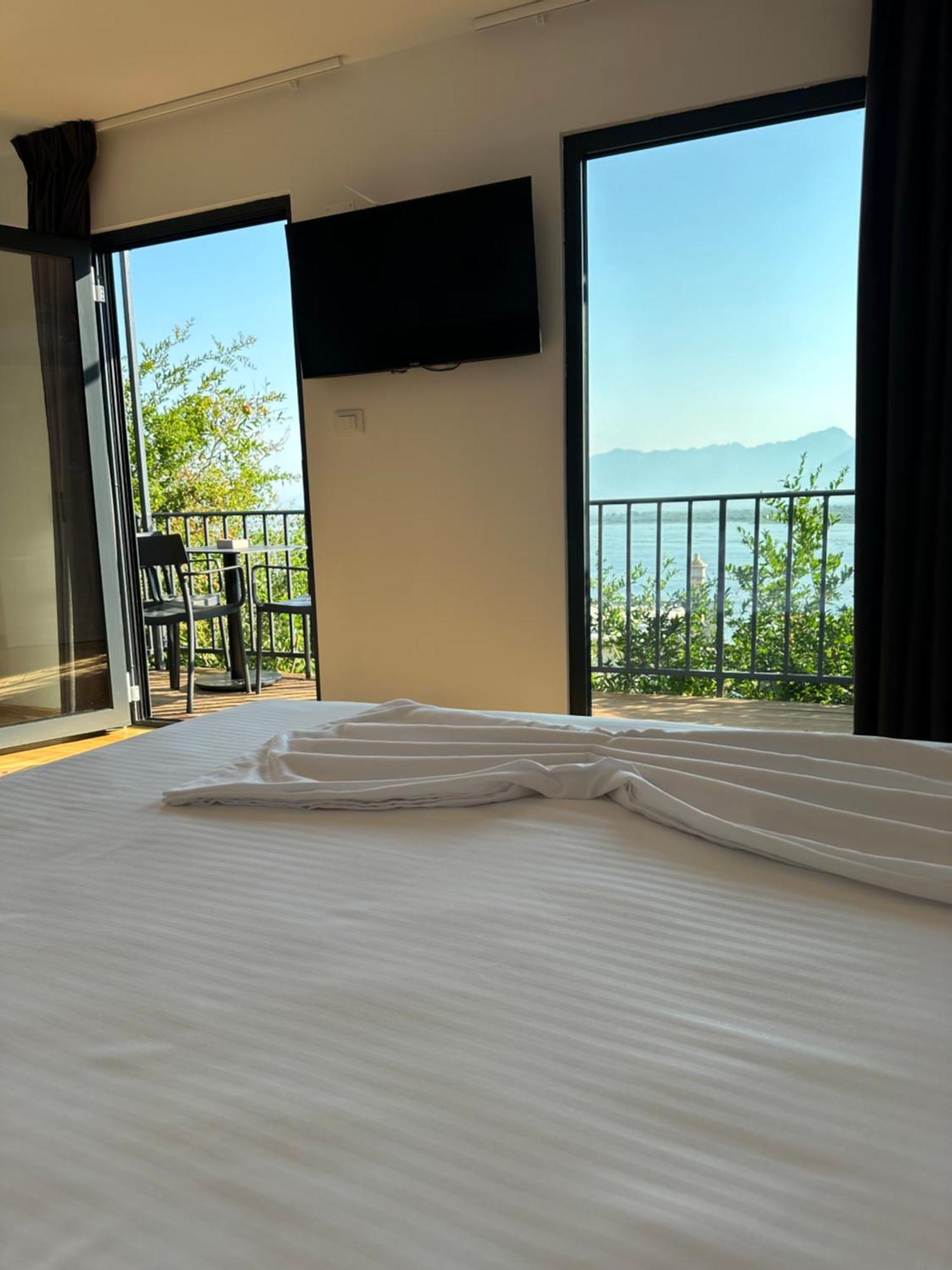 Lake Escape Villa Shiroke Shkodër Esterno foto